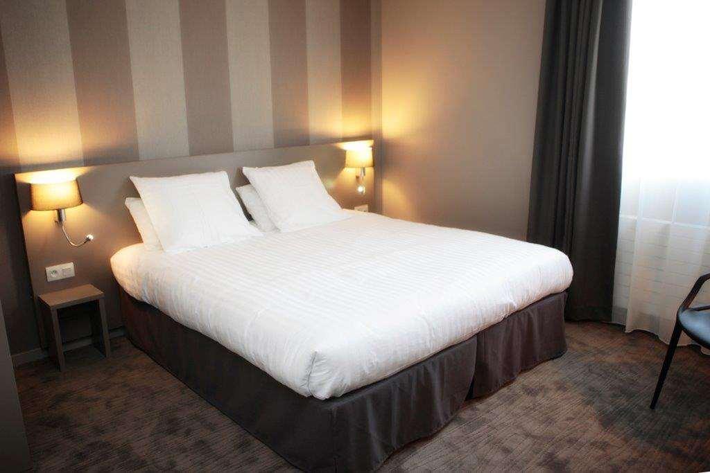 Brit Hotel Le Galion & Spa Биник Стая снимка