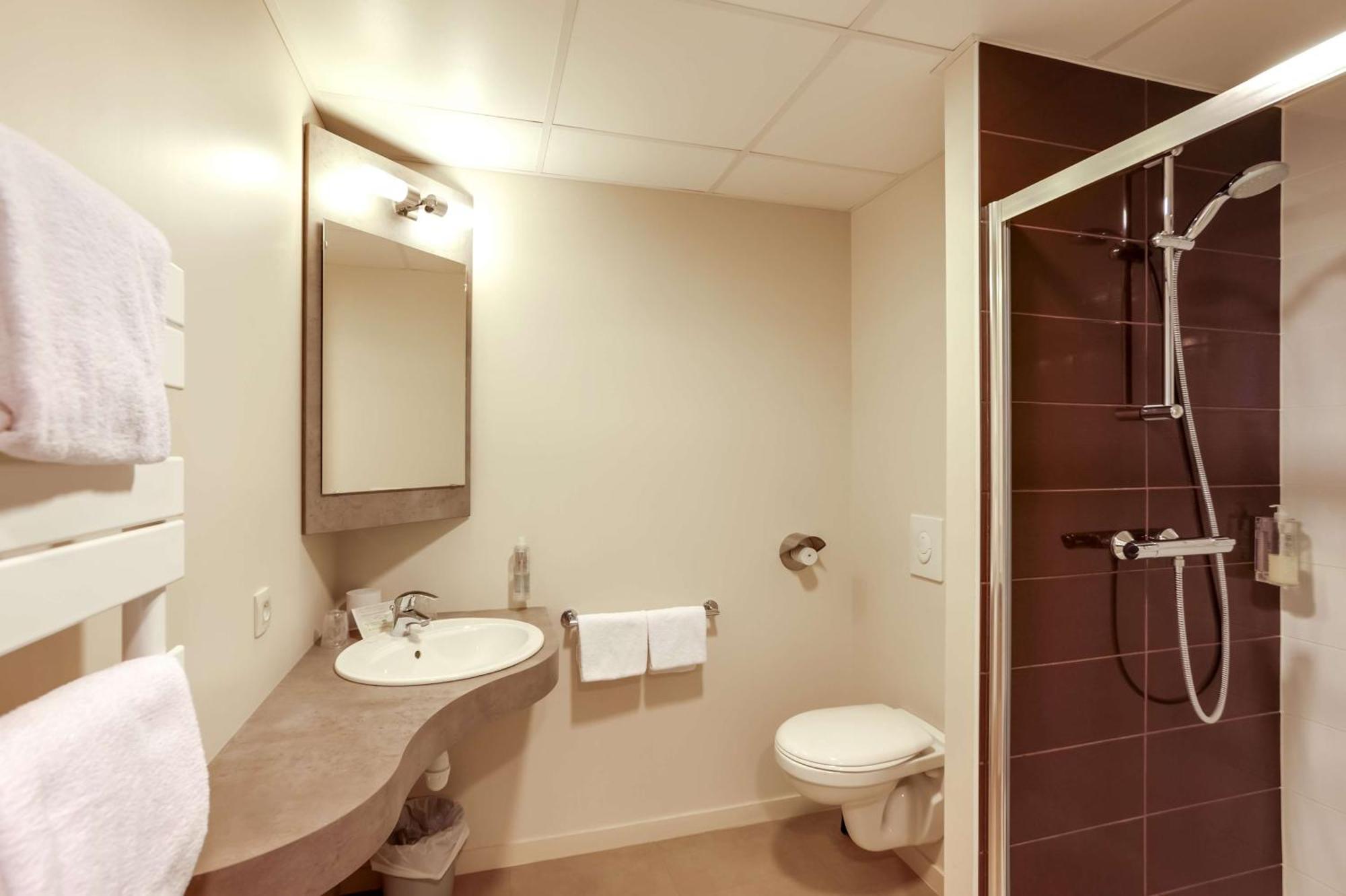 Brit Hotel Le Galion & Spa Биник Екстериор снимка
