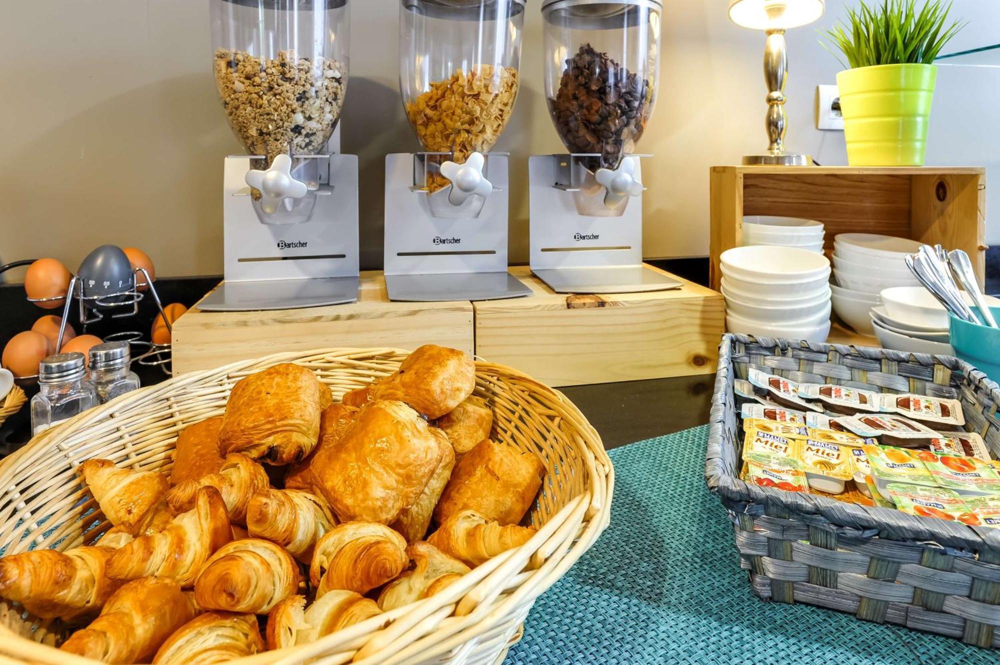 Brit Hotel Le Galion & Spa Биник Екстериор снимка