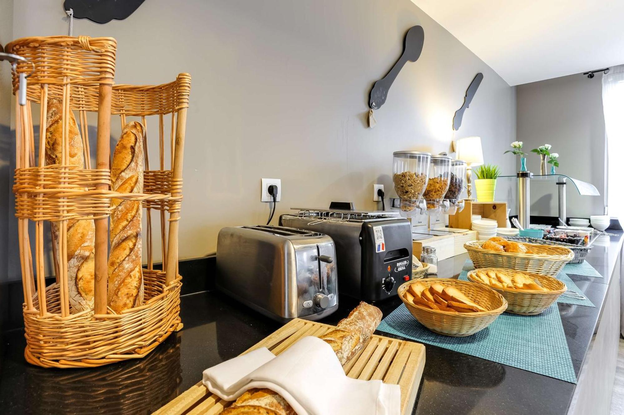 Brit Hotel Le Galion & Spa Биник Екстериор снимка
